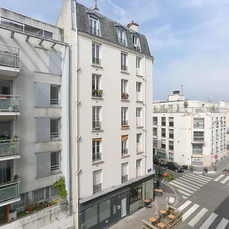 Comfortable And Renovated 18 M Studio