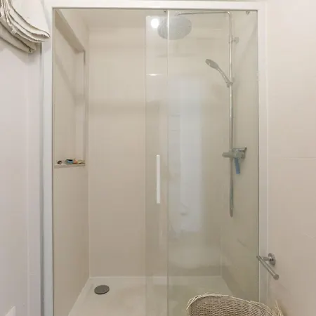 Comfortable And Renovated 18 M Studio דירה *