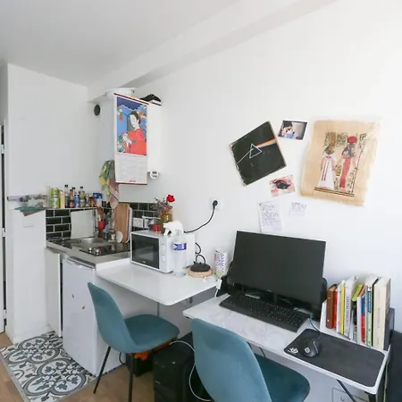 Comfortable And Renovated 18 M Studio דירה