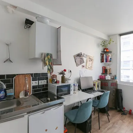 Comfortable And Renovated 18 M Studio דירה *